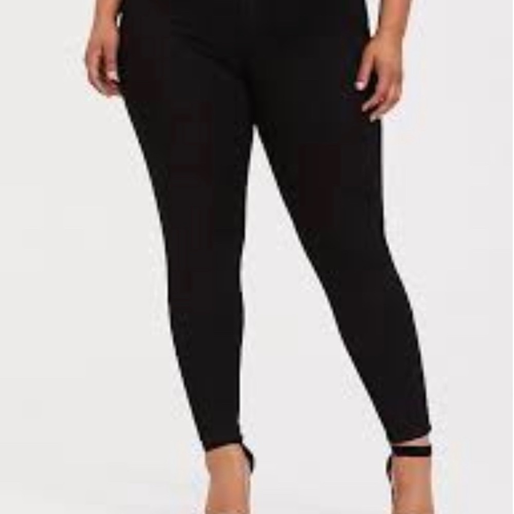 NWOT Torrid Black High Rise Skinny Jeans 3 Button